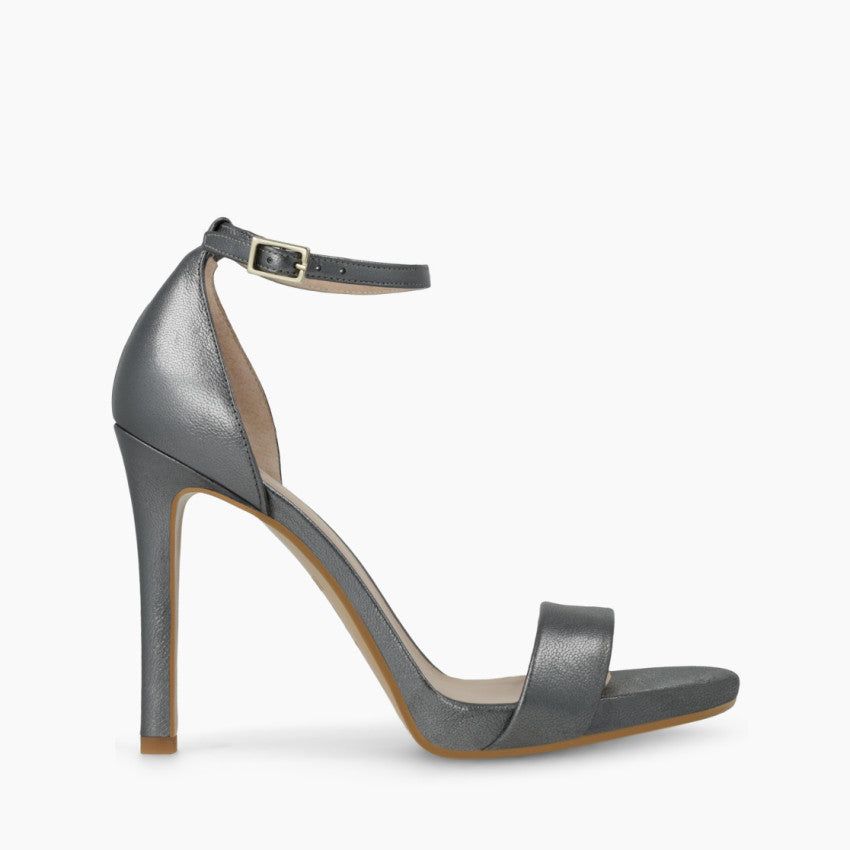 Jara -  Sandalias YURISA en piel metalizada de color cava